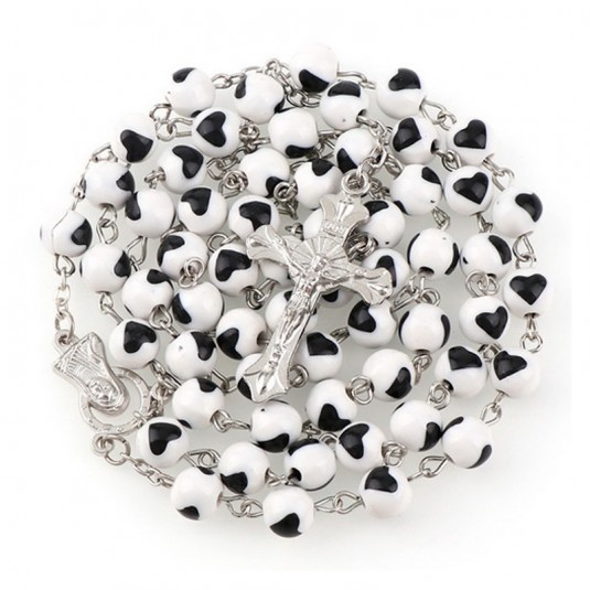 Ruženec biely s čiernymi srdiečkami