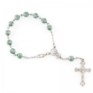 Náramok-ruženec zelený so strieborným zdobením