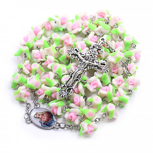 Ruženec s menom biele ružičky