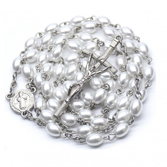 Ruženec zlatý s bielymi perličkami a krížikom a Ježišom Kristom